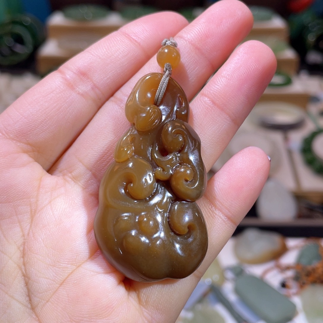 和田玉高品糖玉如意吊坠未镶嵌