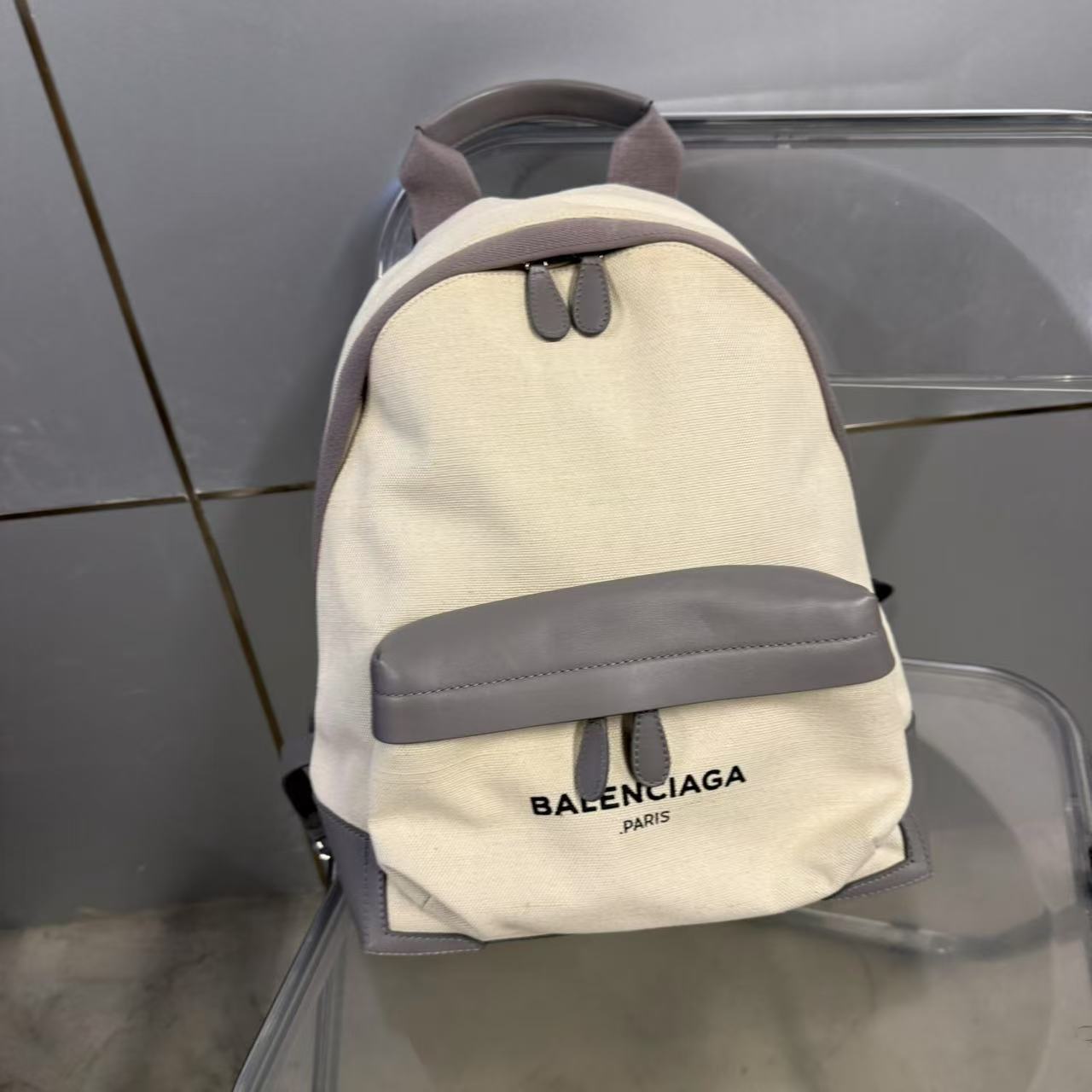 95新 Balenciaga/巴黎世家 经典休闲小号字母串标帆布双肩包 男包