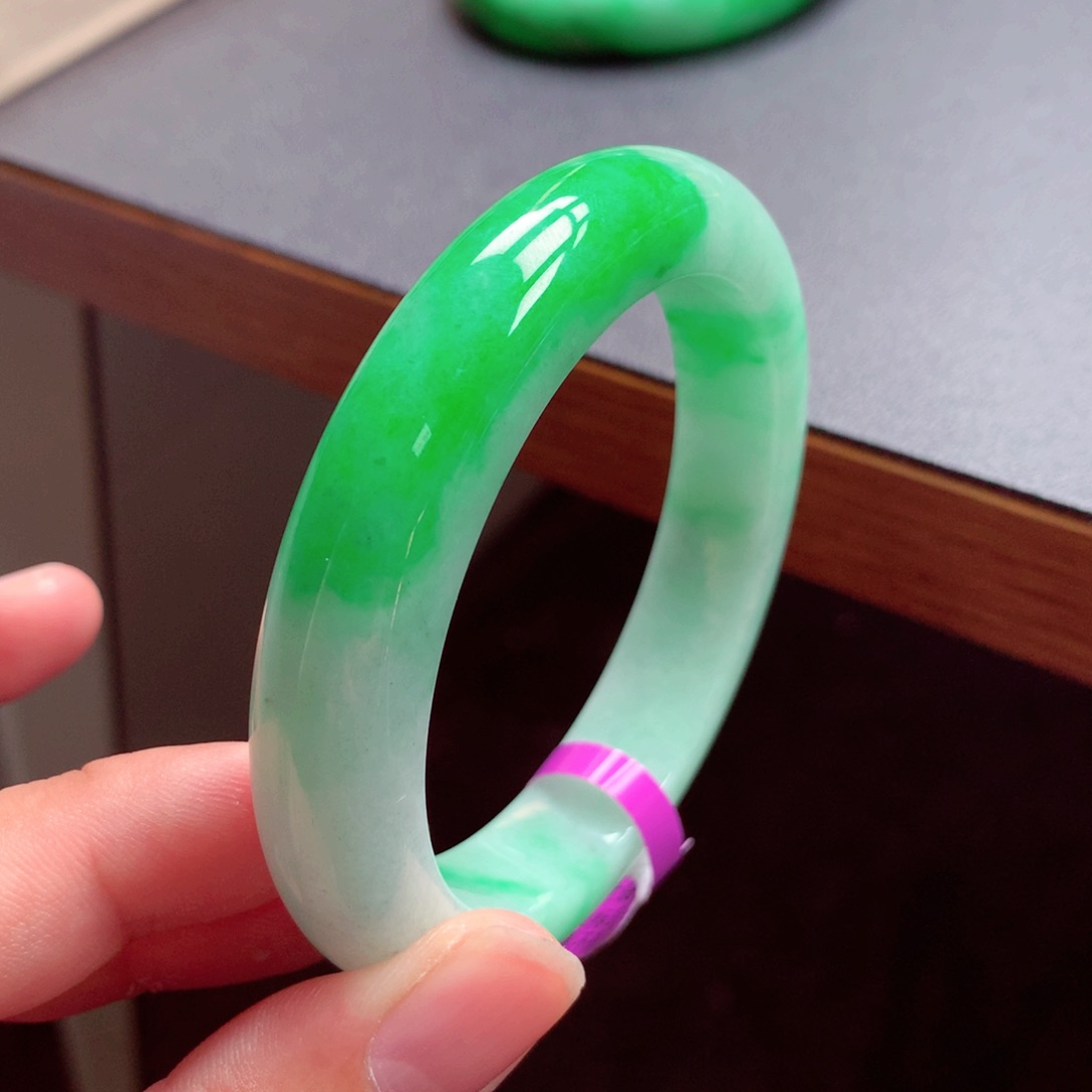 翡翠手镯未镶嵌缅甸翡翠