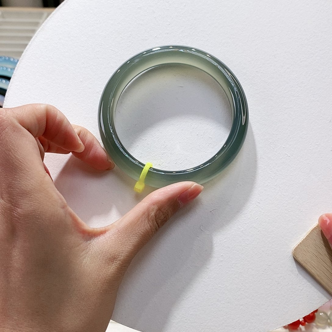 手镯玛瑙/玉髓未镶嵌62.2