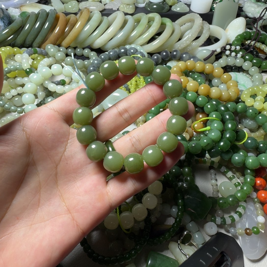 和田玉未镶嵌手串