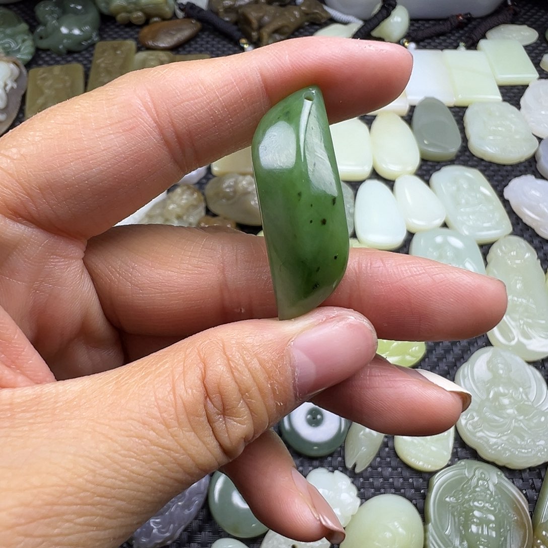 和田玉未镶嵌颈饰卡37