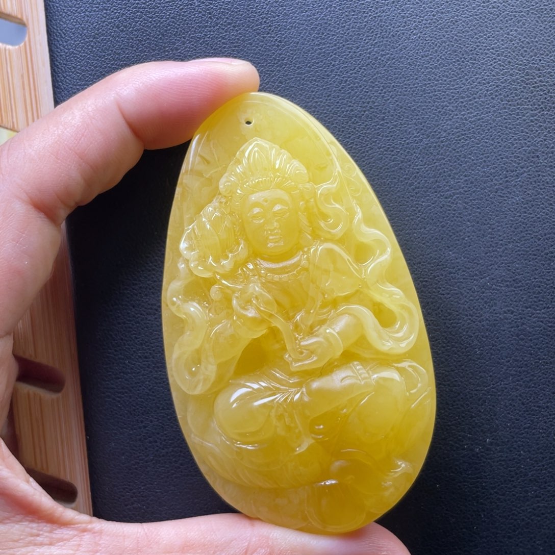 琥珀未镶嵌颈饰天然的琥珀蜜蜡