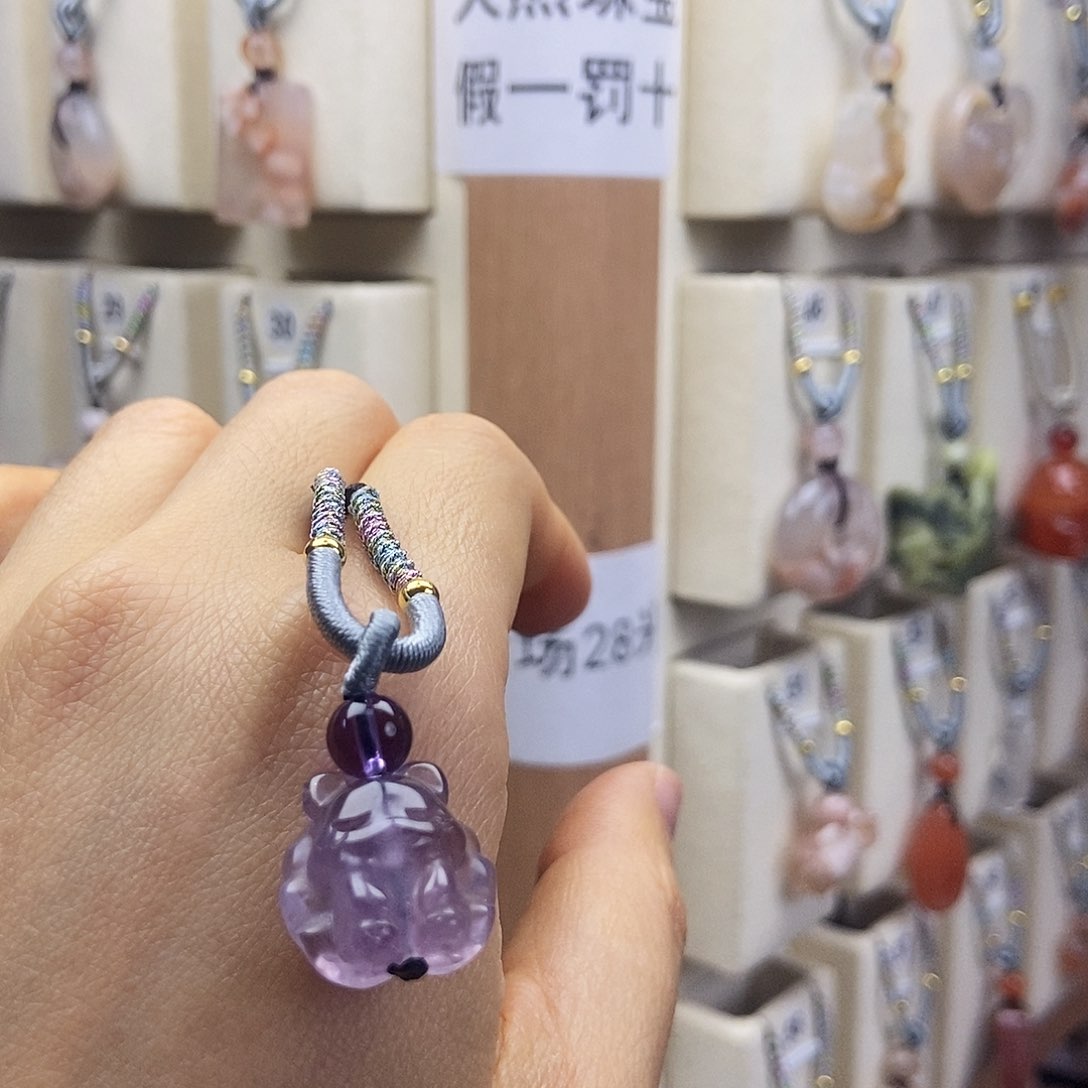 石英质玉吊坠(赠链)未镶嵌反****猹