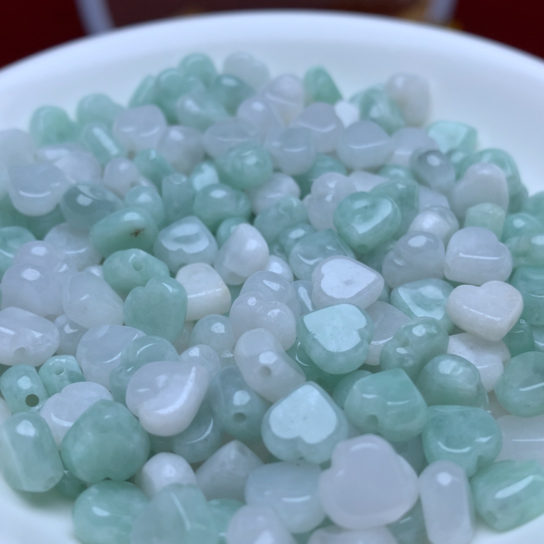 【闪购商品】翡翠手链未镶嵌卡7.6冰绿白通孔爱心20个