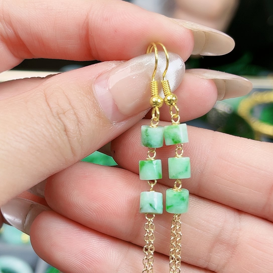 翡翠颈饰未镶嵌耳饰