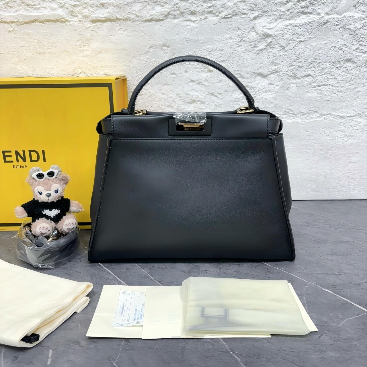 99新 FENDI/芬迪 /夏vv1201/单肩包/12417050