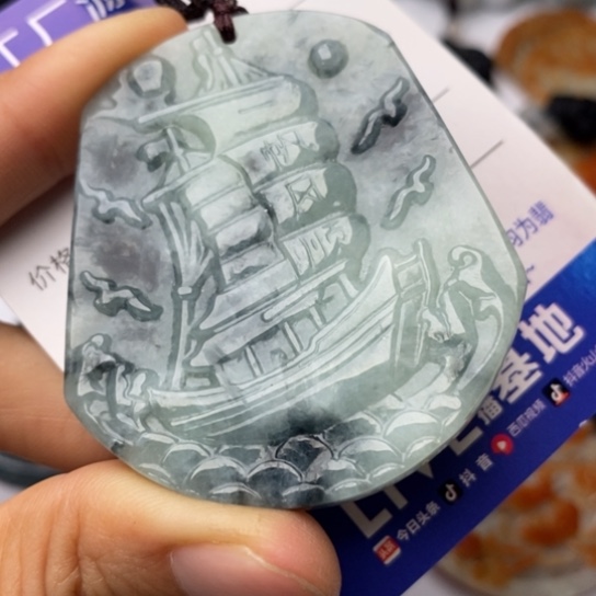 翡翠颈饰未镶嵌翡翠