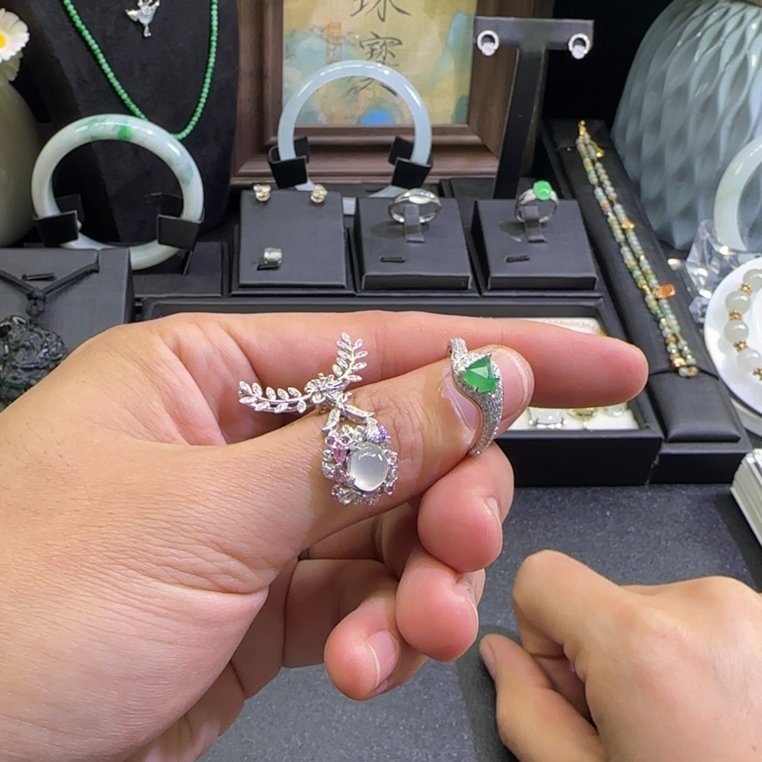 李***Ծ翡翠未镶嵌手镯翡翠