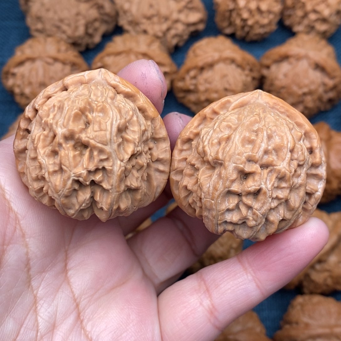 文玩核桃把件39老树三角白