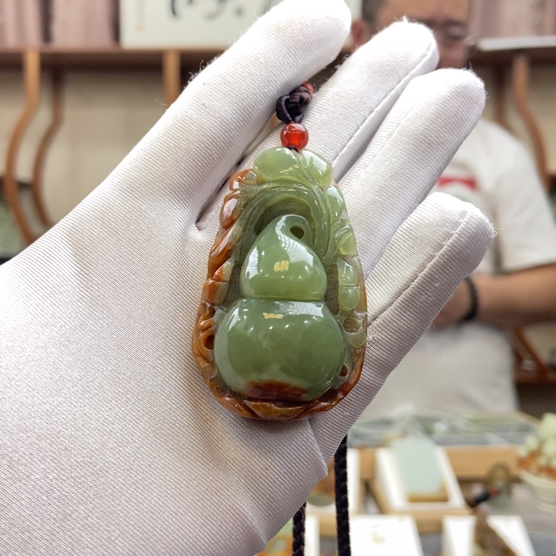 N***y透闪石质玉未镶嵌颈饰