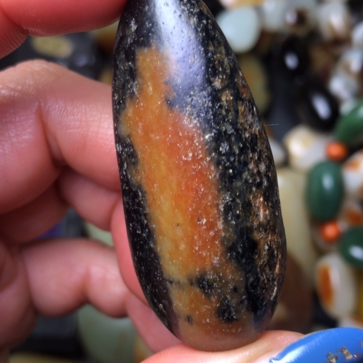 和田玉（翠青玉）未镶嵌珠宝奇石