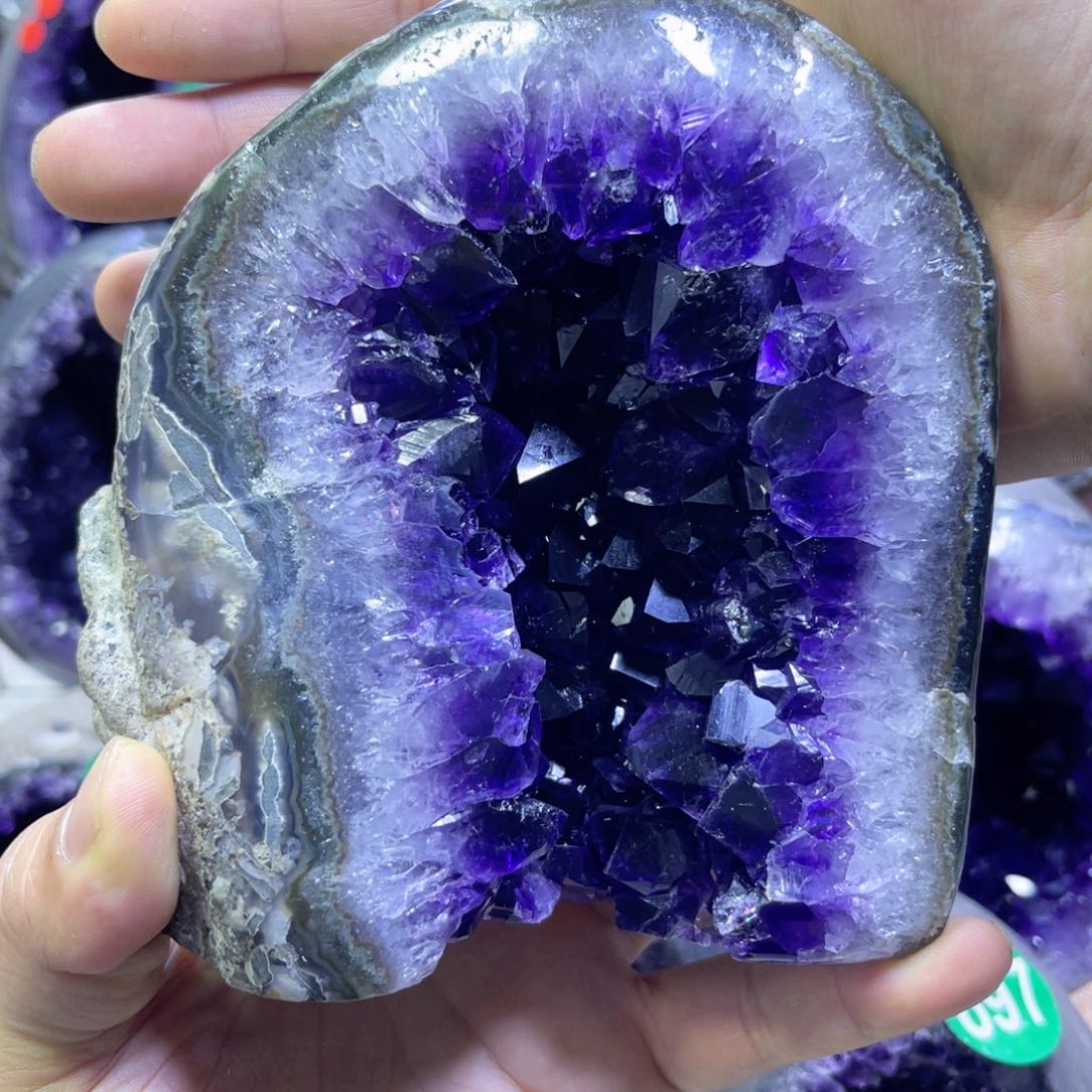 水晶摆件未镶嵌紫水晶