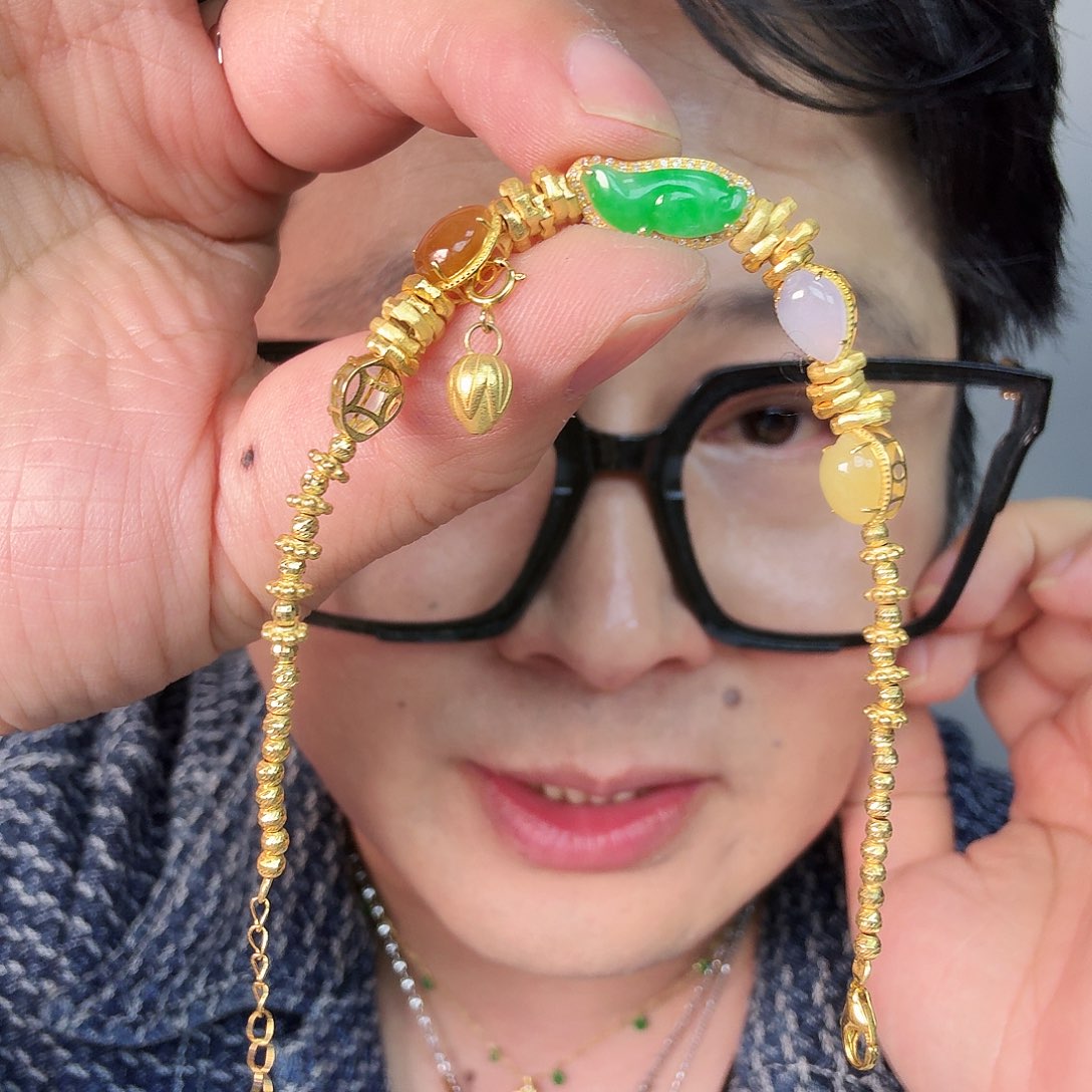 K***y翡翠18K金镶嵌颈饰一件