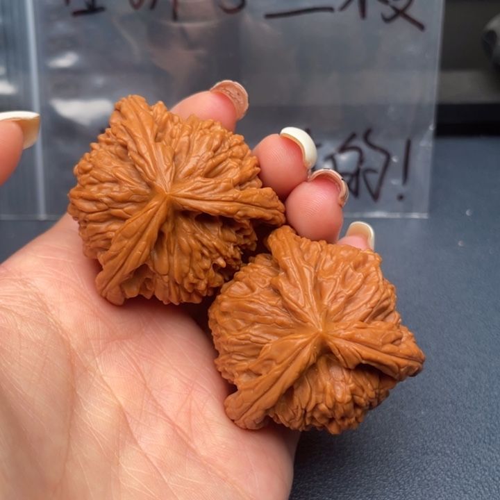 Z***Y吊坠文玩核桃白狮子