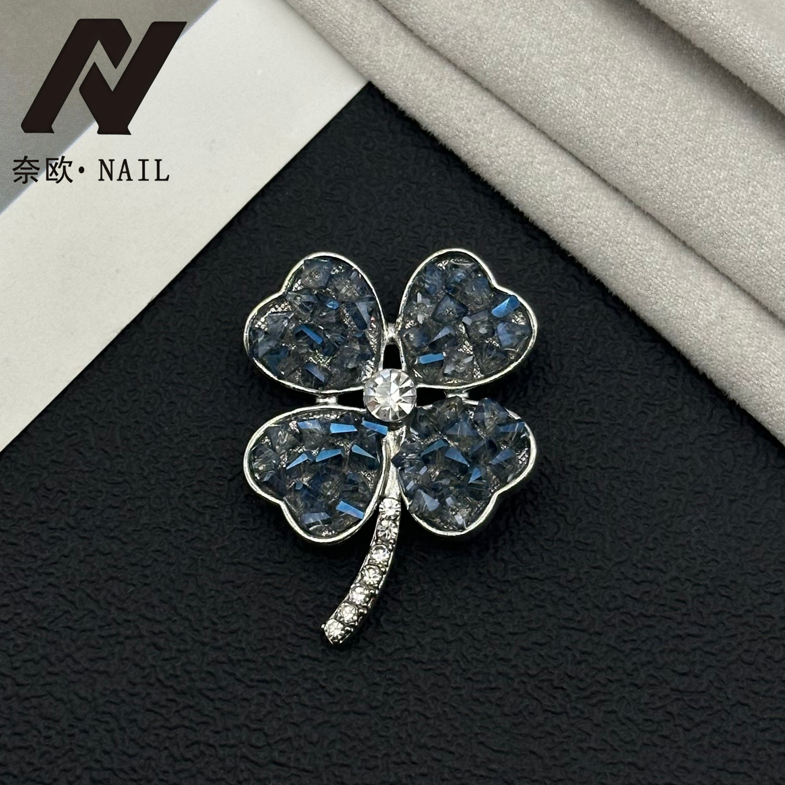 锌合金胸针 【NAIL·奈欧】设计师6480满水晶冰川蓝四叶草胸针