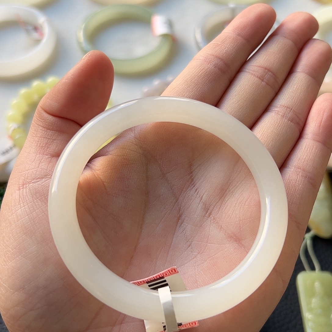 和田玉未镶嵌手镯