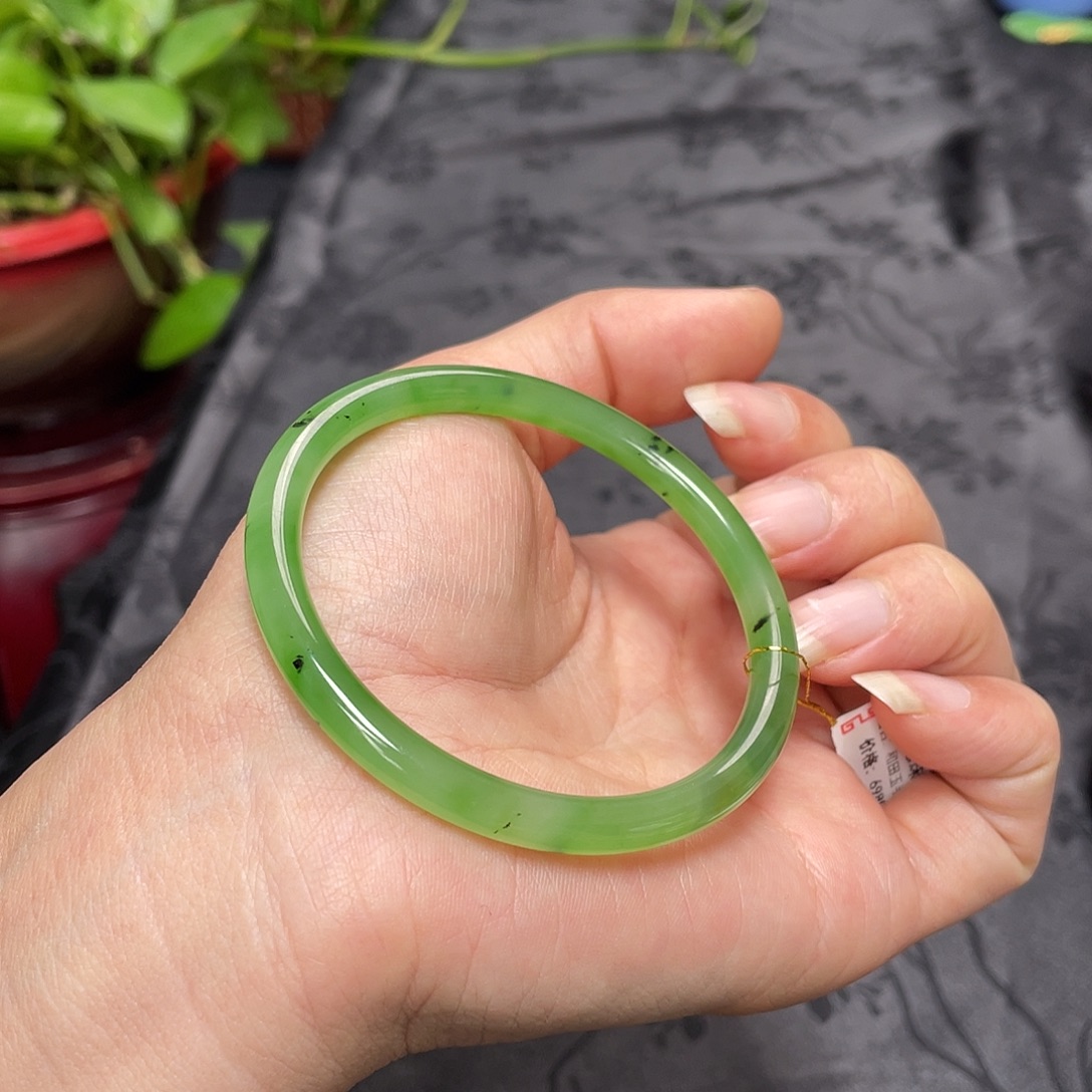 和田玉未镶嵌手镯-冰胶苹果绿