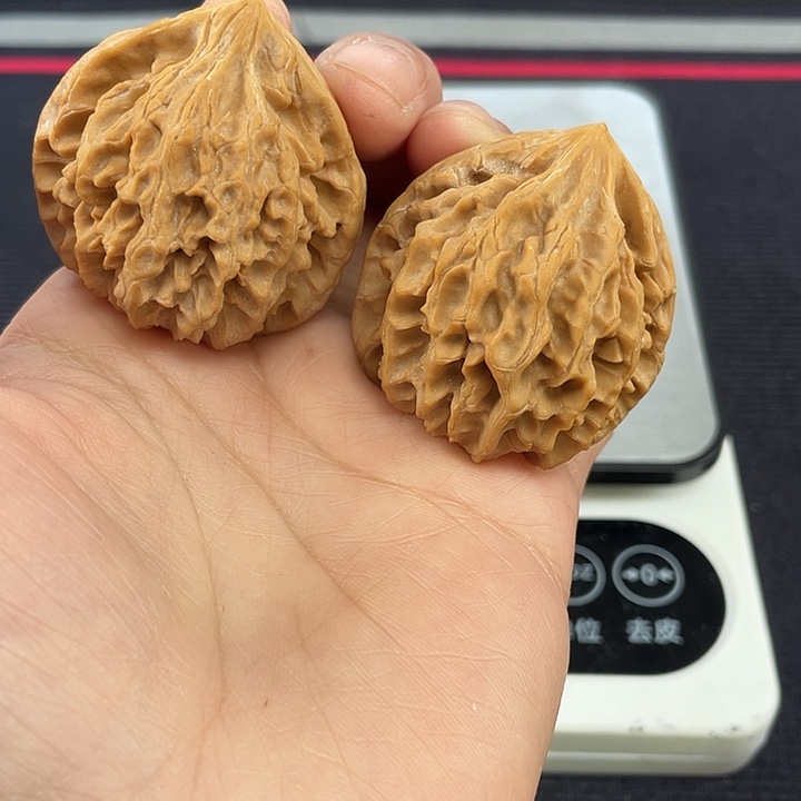 B***师文玩核桃吊坠龙门涧