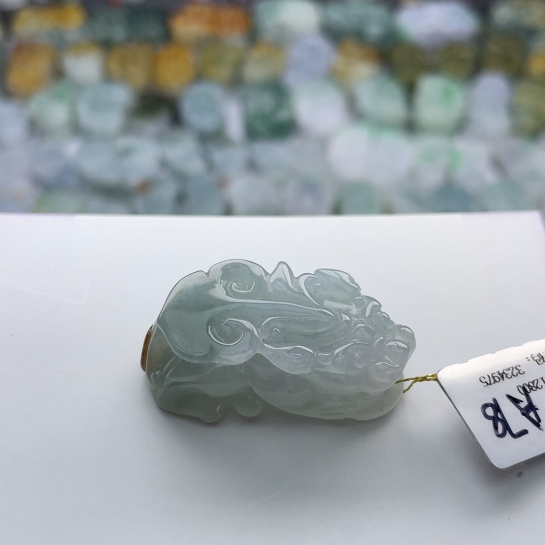 翡翠未镶嵌颈饰貔貅