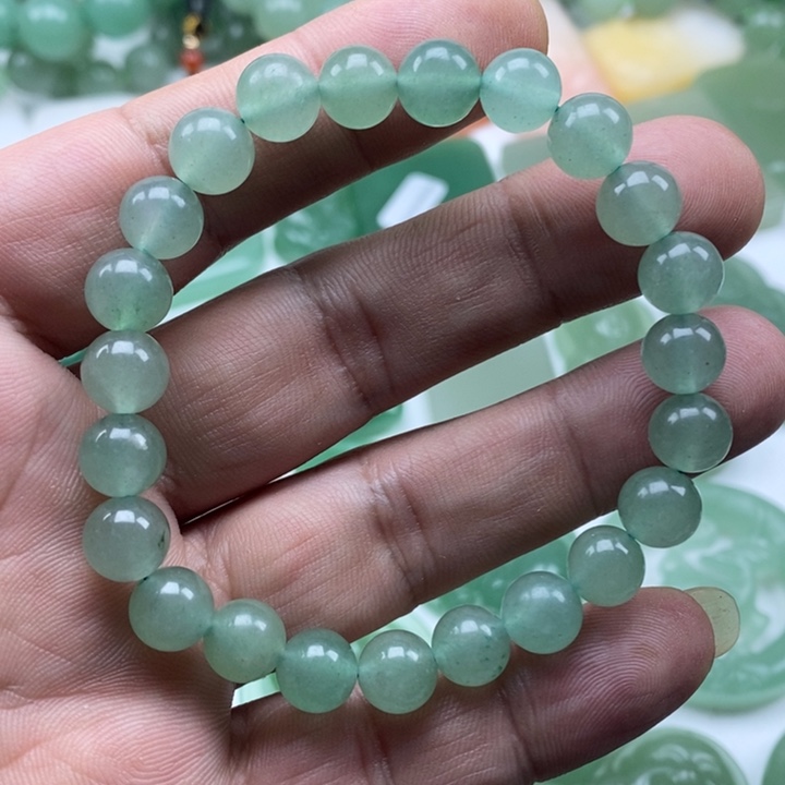 东陵石颈饰未镶嵌