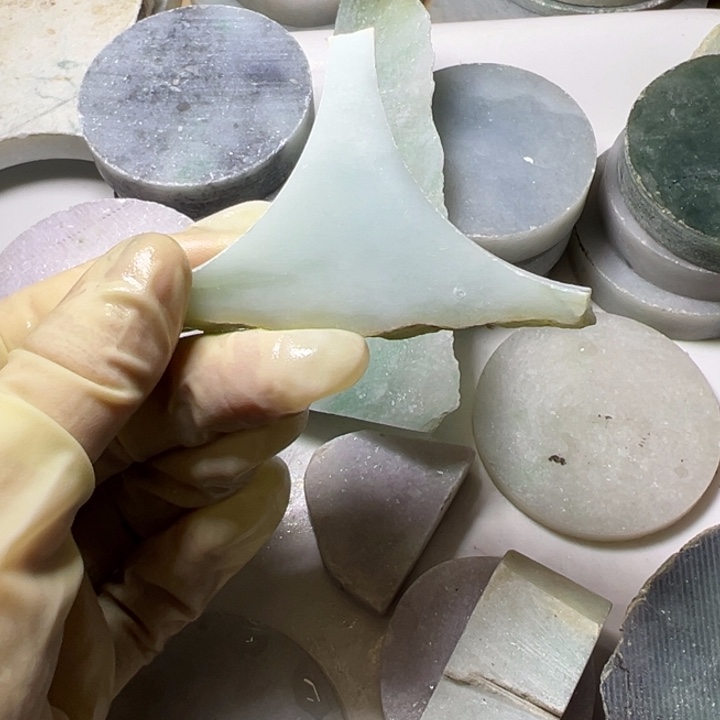 翡翠颈饰未镶嵌翡翠片料