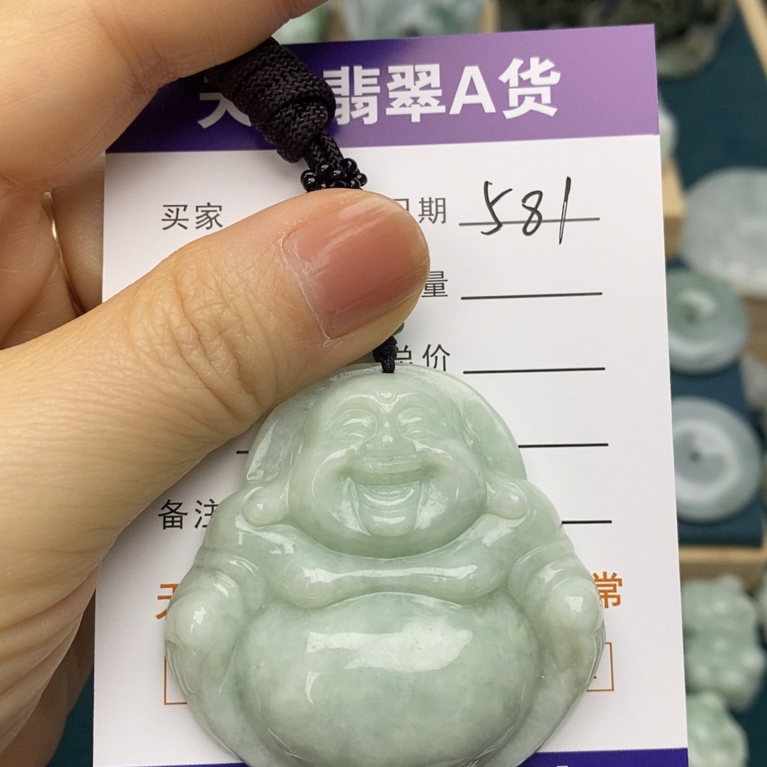 翡翠未镶嵌颈饰佛公