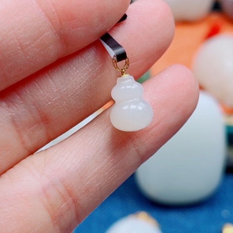 和田玉颈饰18K金镶嵌