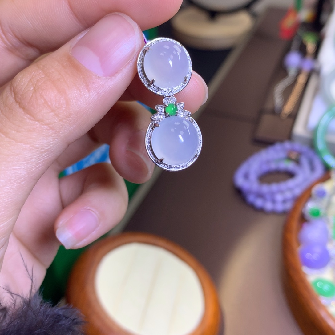 翡翠颈饰18K金镶嵌翡翠