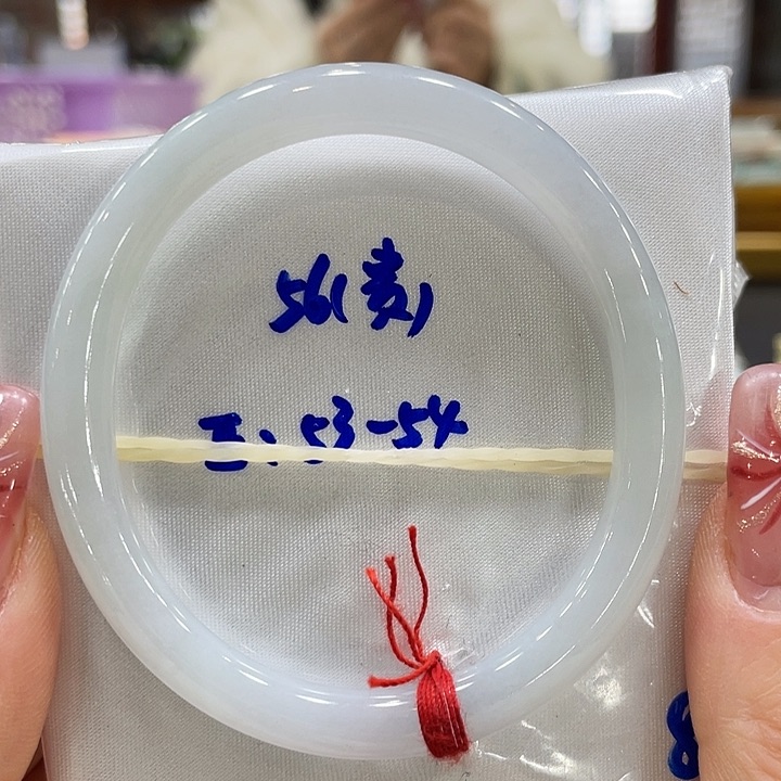 翡翠手镯未镶嵌翡翠手镯