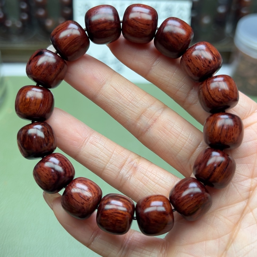 降真香其他海南红降1314红油底芝麻点浮力价。 