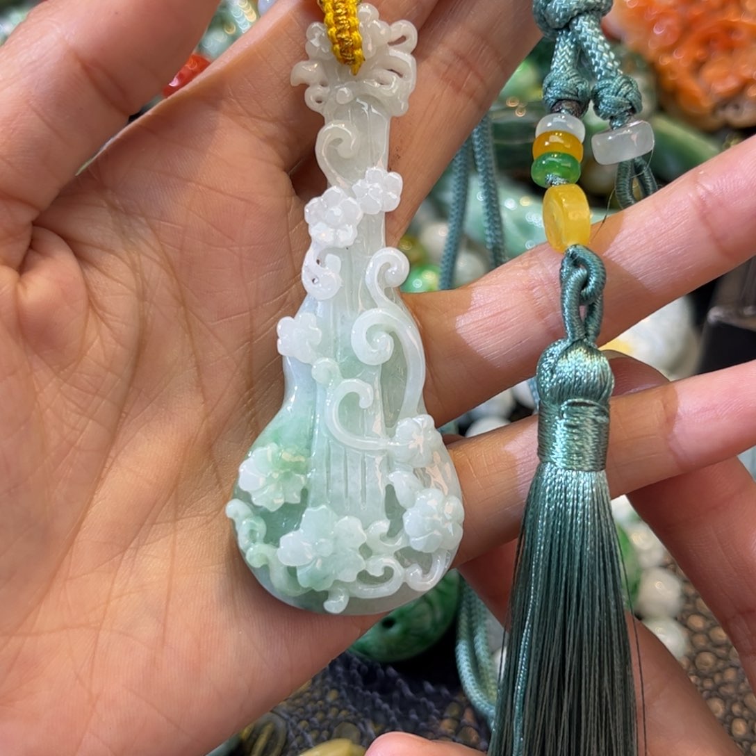 翡翠颈饰未镶嵌待编款