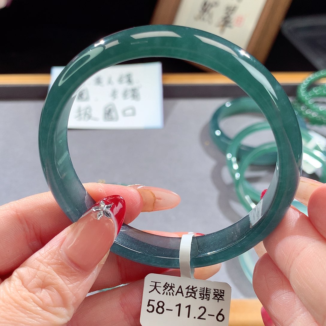 翡翠手镯（圆镯）未镶嵌