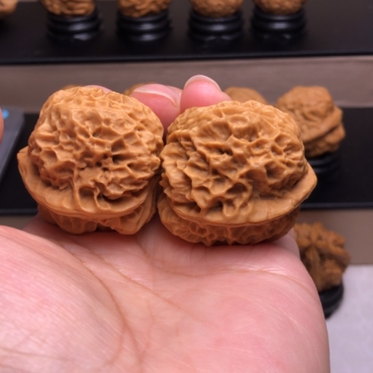 文玩核桃把件碧波金蟾40