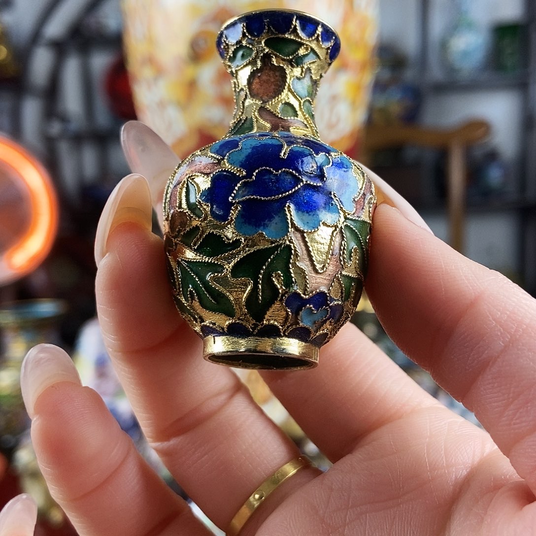 用***9铜花丝金地小瓶子（微瑕放漏