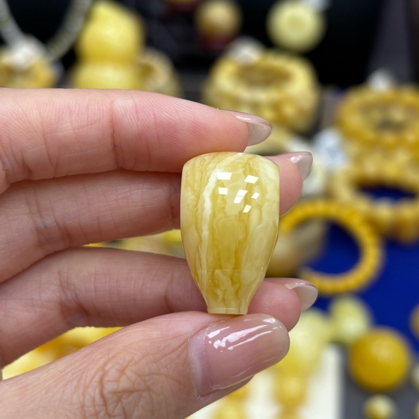 15.7*26.5*17.4mm 小妖珠宝天然原矿琥珀蜜蜡