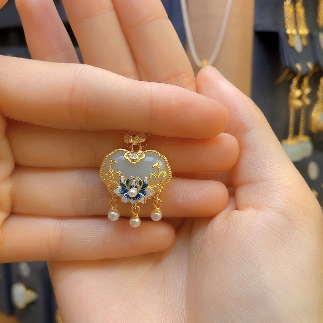 和田玉颈饰银S925镀金镶嵌