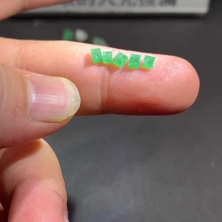 定制翡翠未镶嵌材料定制