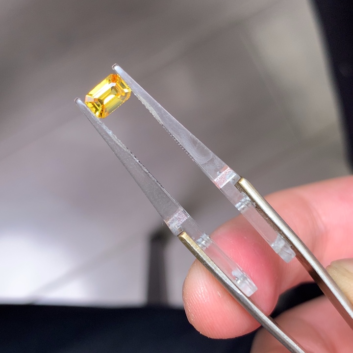 蓝宝石裸石未镶嵌