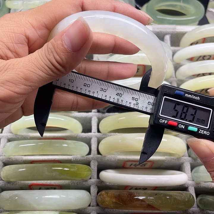 蛇纹石玉未镶嵌手镯141