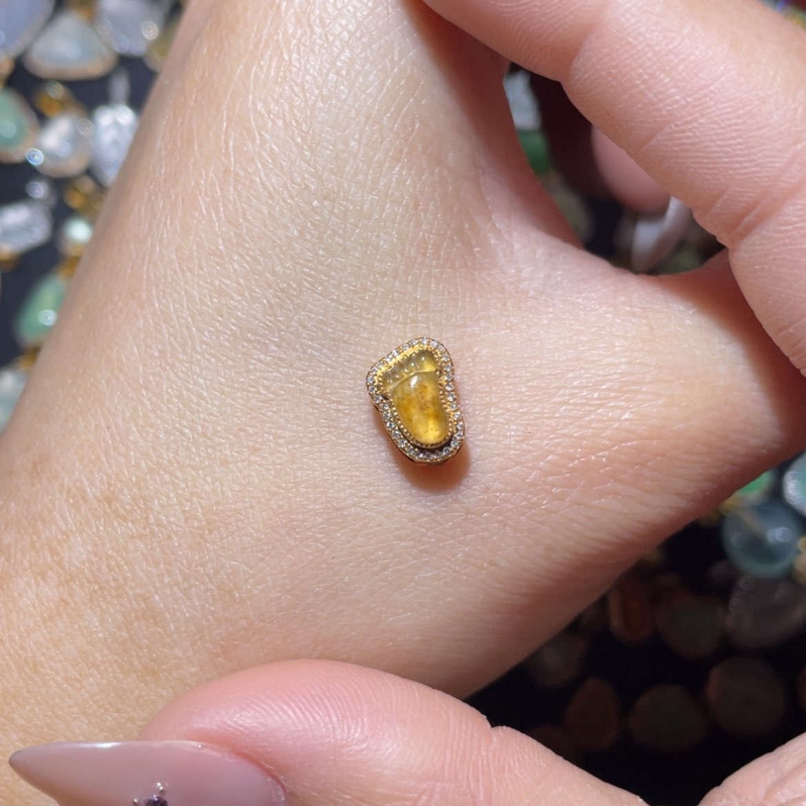 【闪购商品】翡翠吊坠(不含链)18K金镶嵌