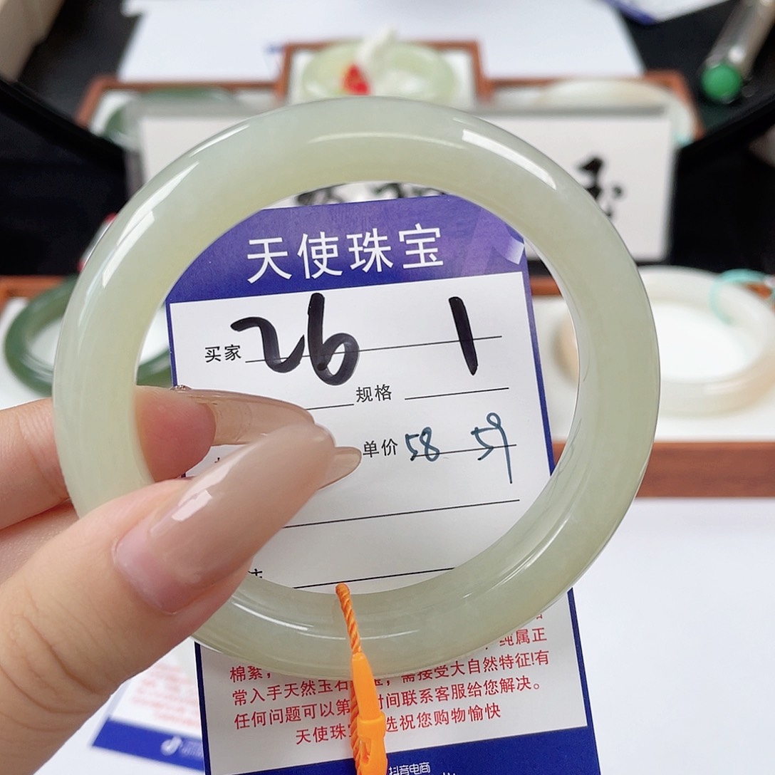 和田玉手镯未镶嵌
