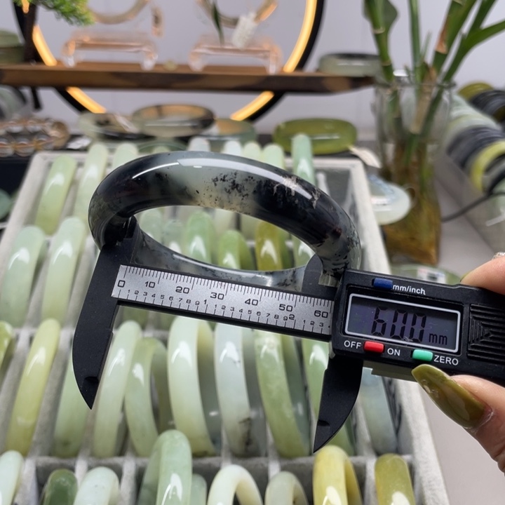 蛇纹石玉未镶嵌手镯241