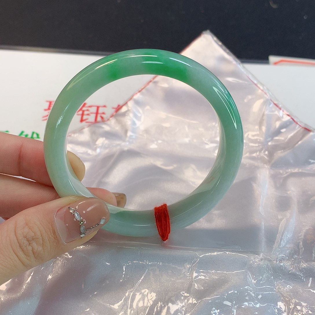 翡翠手镯未镶嵌天然翡翠A货128