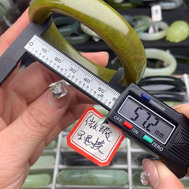 蛇纹石玉手镯未镶嵌647