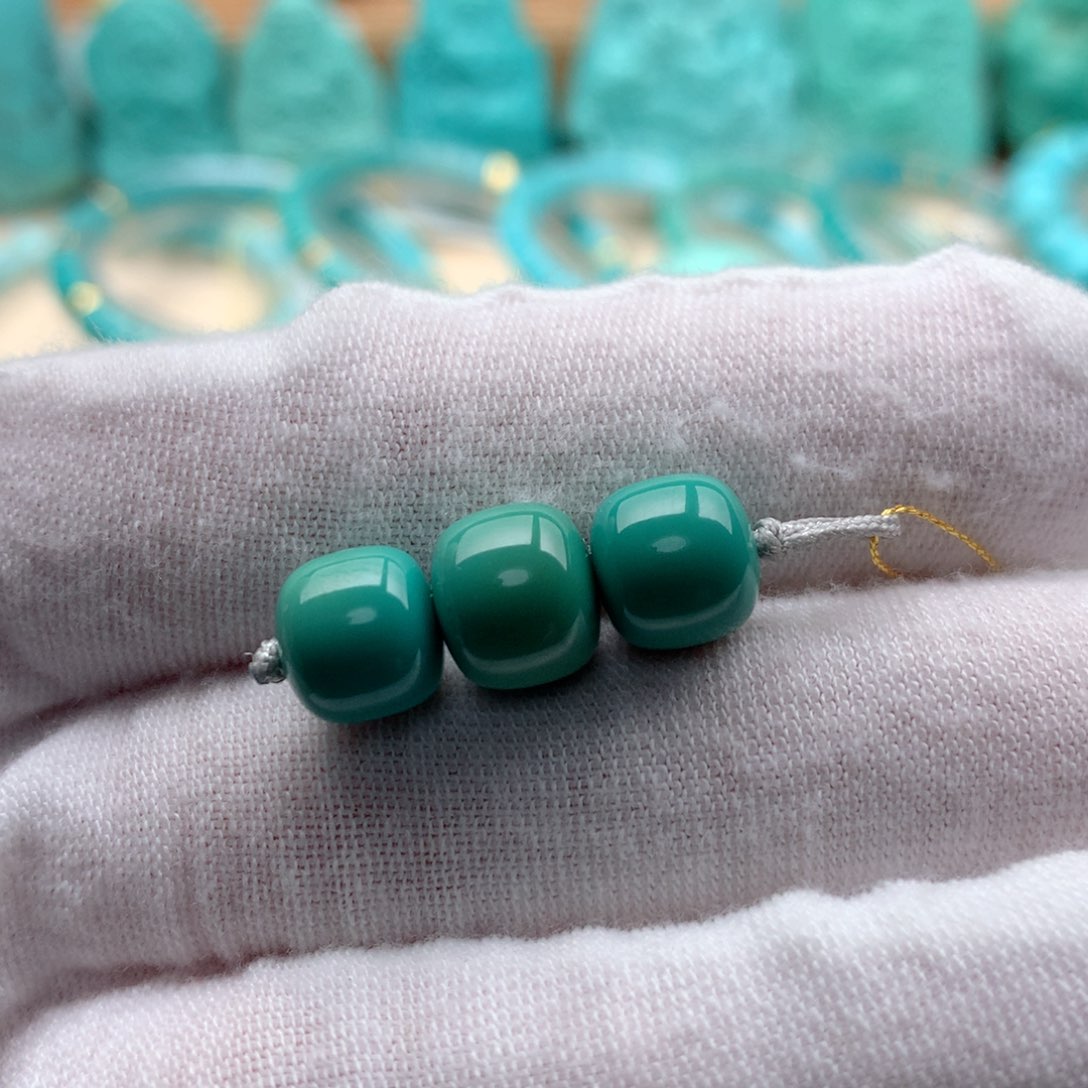 绿松石颈饰未镶嵌