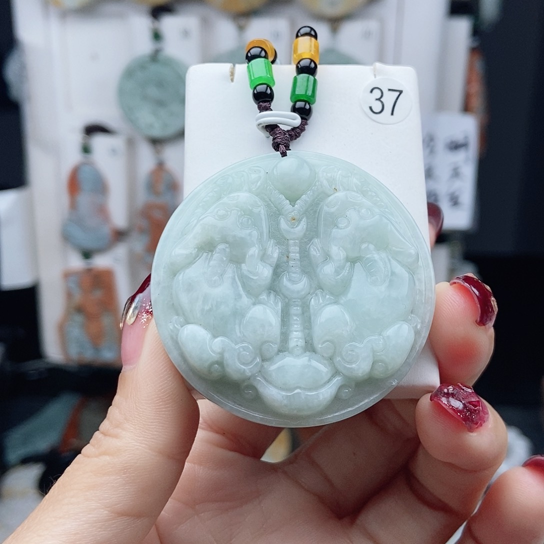 翡翠颈饰未镶嵌翡翠