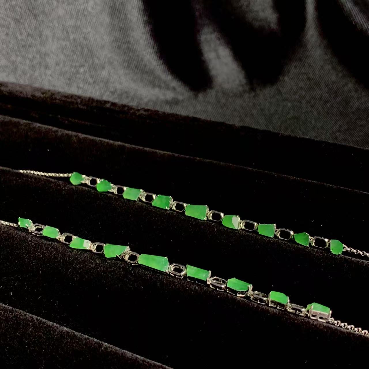 【绿】18k金镶 缅甸A货轻奢随形手链 多样性发其一 ｜world翡翠