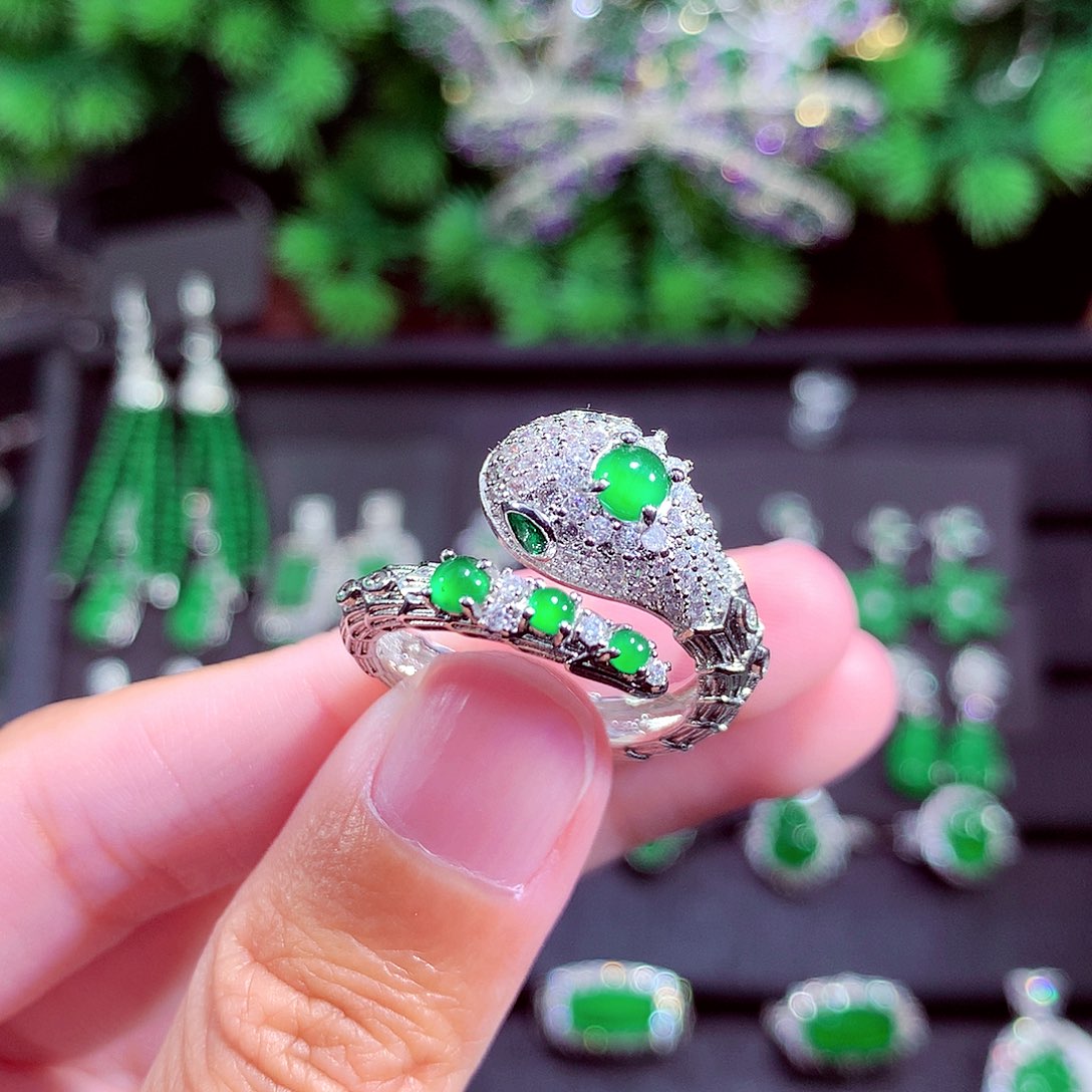 颈饰未镶嵌翡翠天然