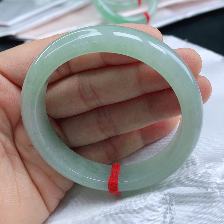 翡翠手镯未镶嵌56果绿翡翠手镯